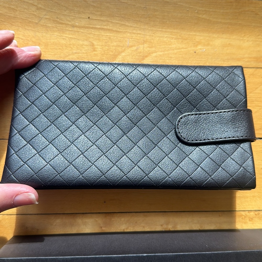 Bottega Veneta sunglasses case & box
Deep brown color - Picture 4 of 10